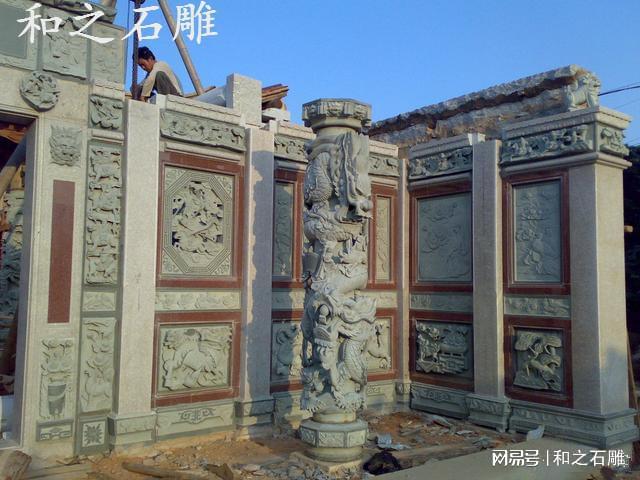 乐鱼官网寺院外墙上的石雕浮雕(图2)