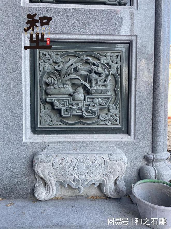 乐鱼官网寺院外墙上的石雕浮雕(图3)