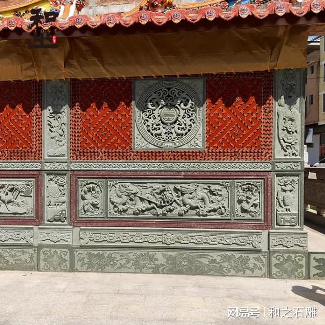 乐鱼官网寺院外墙上的石雕浮雕(图4)