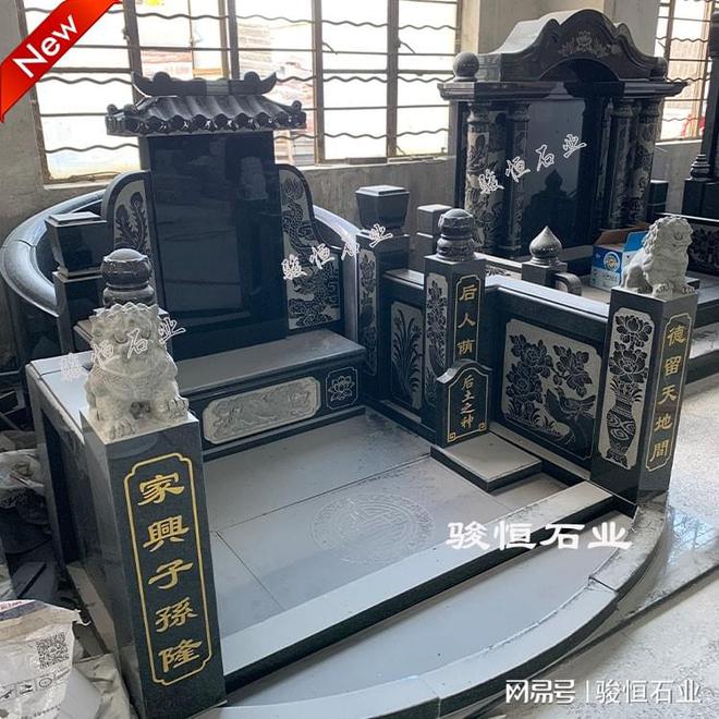 乐鱼官网每块石雕墓碑都是艺术承载着对亲人无尽追思(图2)