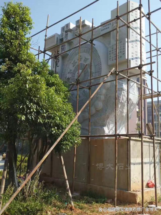 乐鱼网站导向性景观雕塑石雕：指引标的目的的艺术（多图浏览）